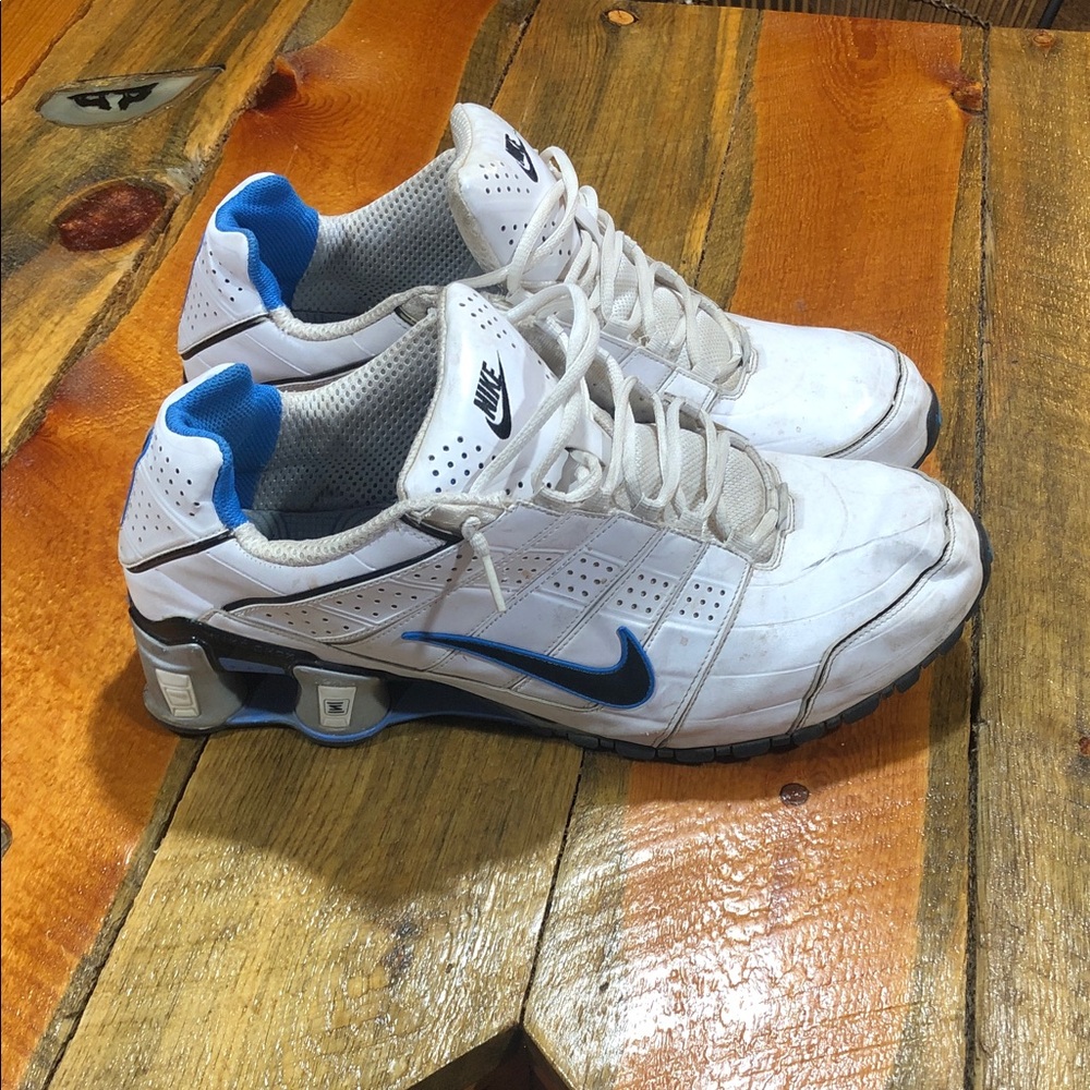 Nike Men's White and Blue Athletic Sneakers